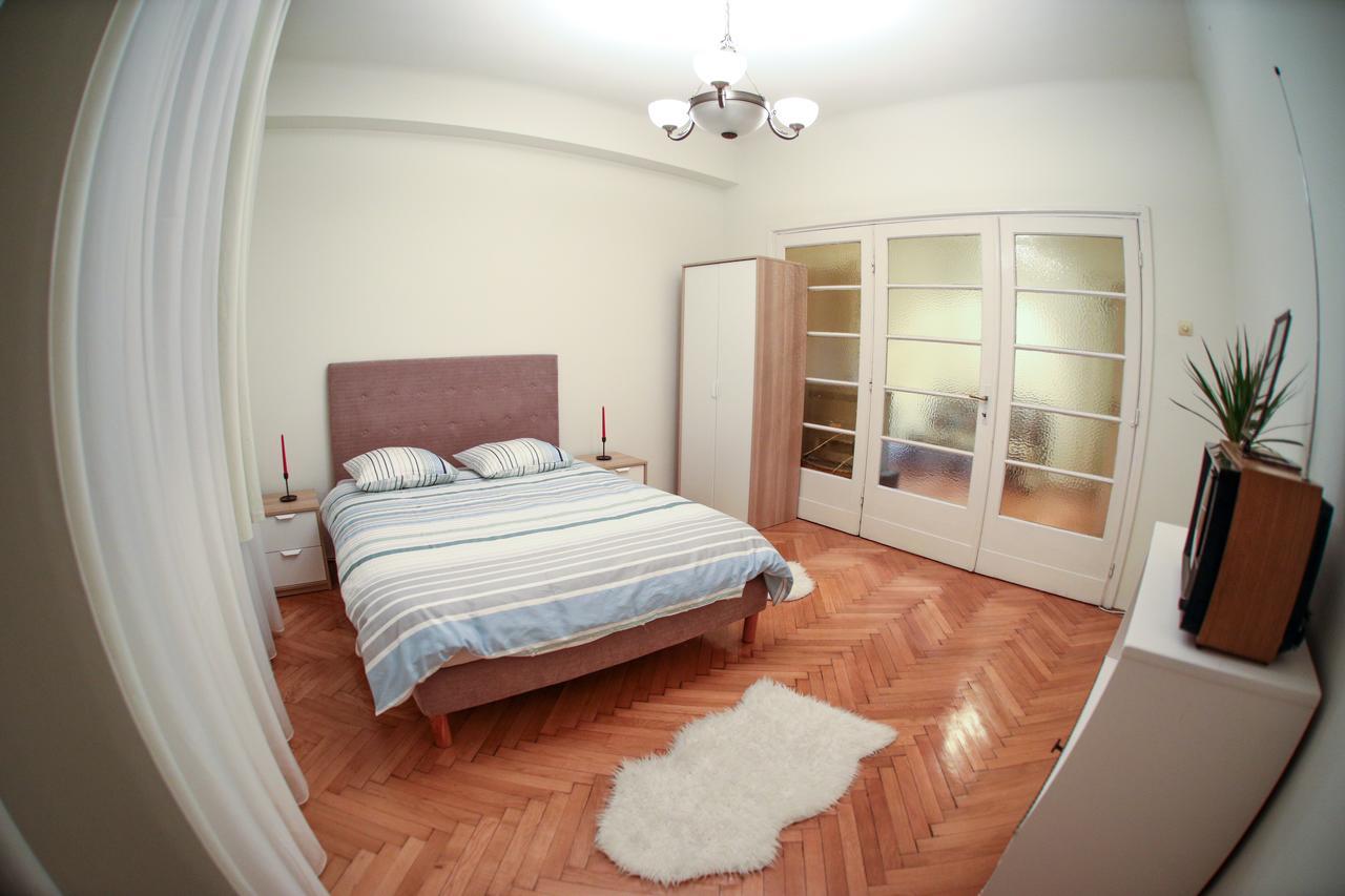 Color Apartments Franceza St Bukarest Exterior foto