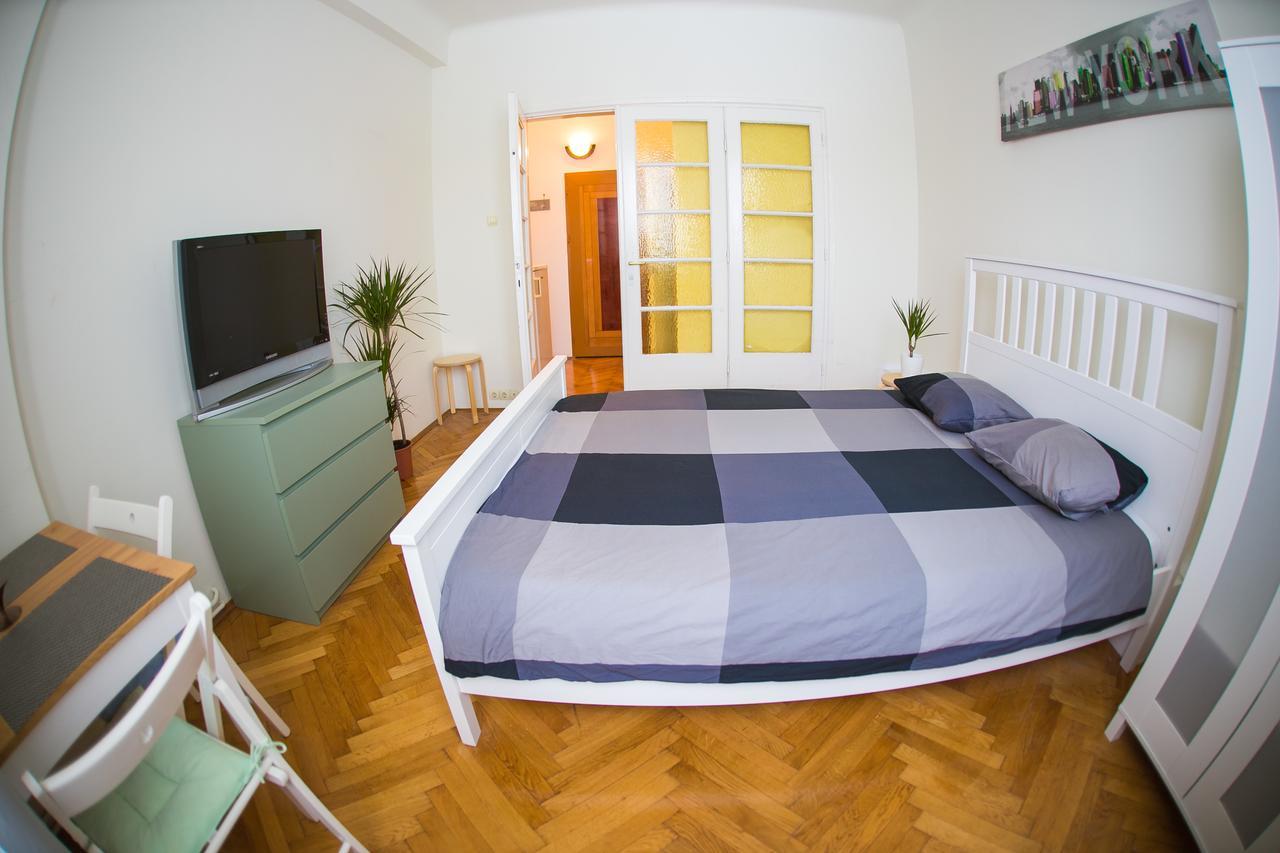 Color Apartments Franceza St Bukarest Exterior foto